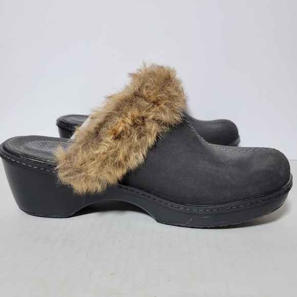 Crocs Cobbler Black With Brown Faux Fur Trim Wedge Clog Mules Womens Size 9 NEW - Picture 2 of 8